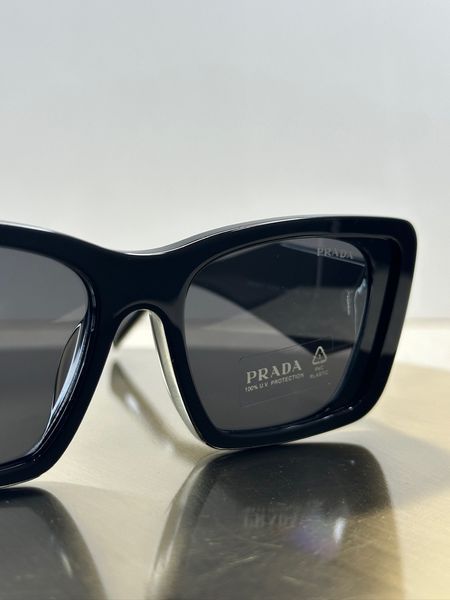 Сонцезахисні окуляри Prada SPR08 чорні прямокутні темна лінза жіночі