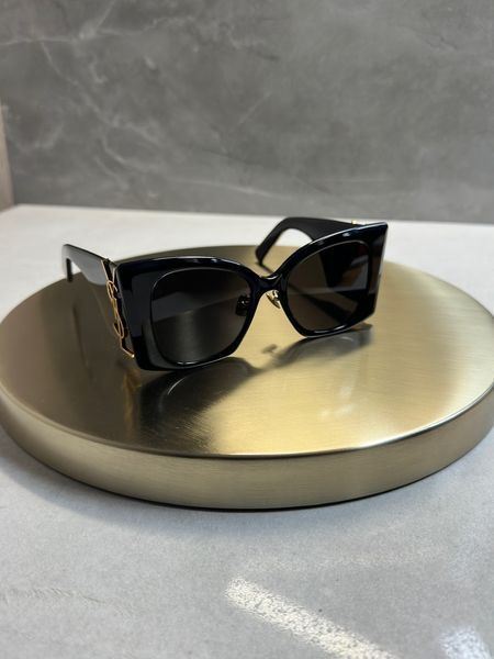 Сонцезахисні окуляри Saint Laurent SL M119/F Blaze 001 &mdash; великі чорні з золотим YSL, жіночі, оригінал Force 16 фото