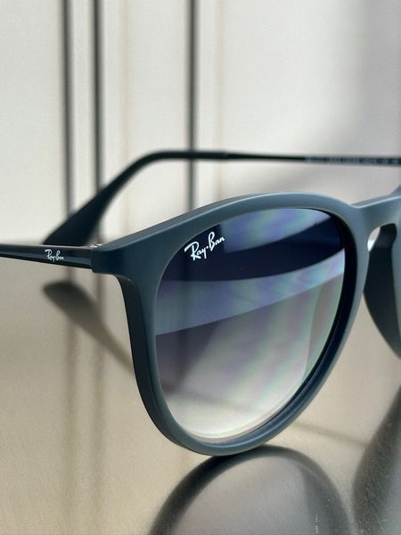 Сонцезахисні окуляри Ray-Ban Erika RB4171 чорні матові градієнт круглі жіночі