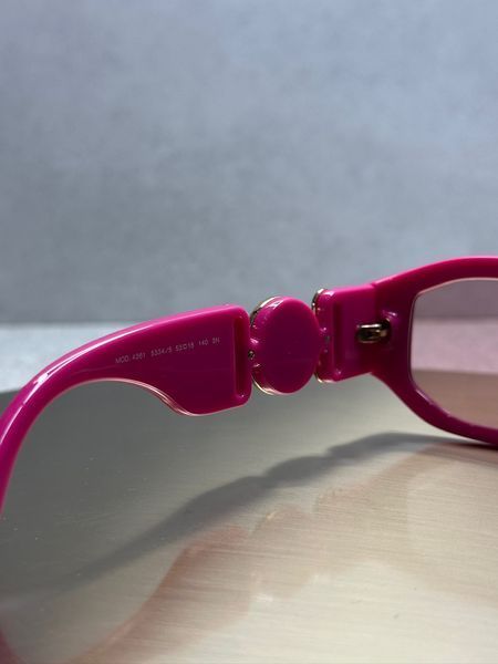 Сонцезахисні окуляри Versace VE4361 рожеві фуксія прямокутні Медуза унісекс
