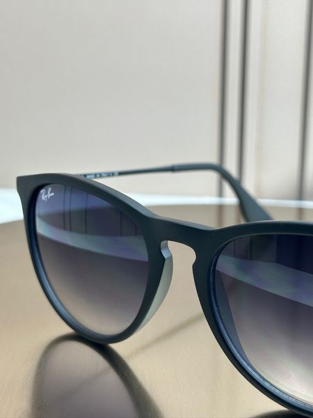 Сонцезахисні окуляри Ray-Ban Erika RB4171 чорні матові градієнт круглі жіночі