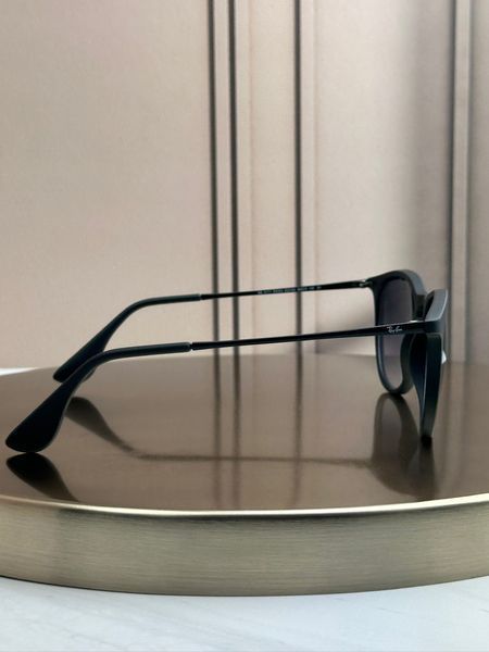 Сонцезахисні окуляри Ray-Ban Erika RB4171 чорні матові градієнт круглі жіночі