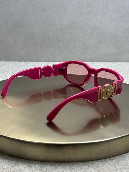 Сонцезахисні окуляри Versace VE4361 рожеві фуксія прямокутні Медуза унісекс