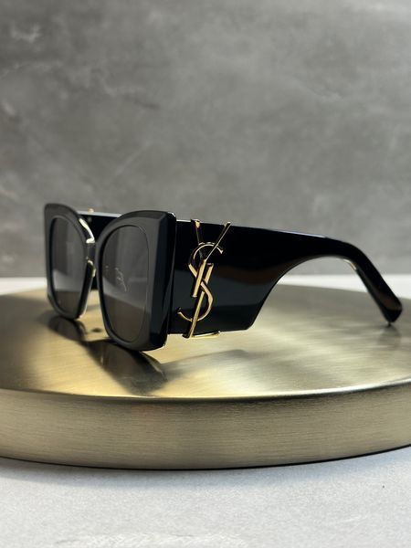 Сонцезахисні окуляри Saint Laurent SL M119/F Blaze 001 &mdash; великі чорні з золотим YSL, жіночі, оригінал Force 16 фото
