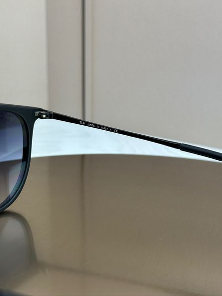 Сонцезахисні окуляри Ray-Ban Erika RB4171 чорні матові градієнт круглі жіночі