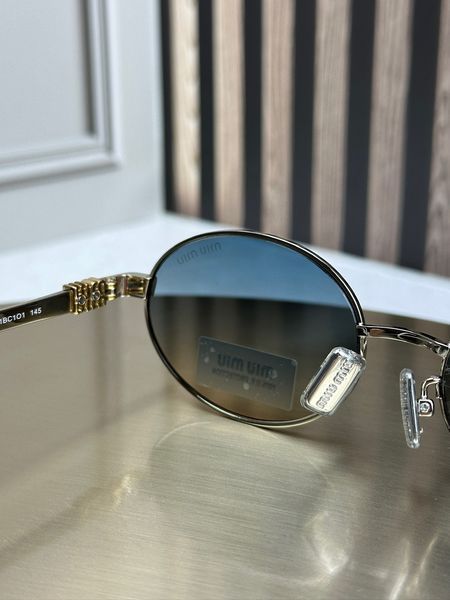 Солнцезащитные очки Miu Miu MU 50ZV серебряные овальные металлические с градиентом, серо-зеленая линза, женские