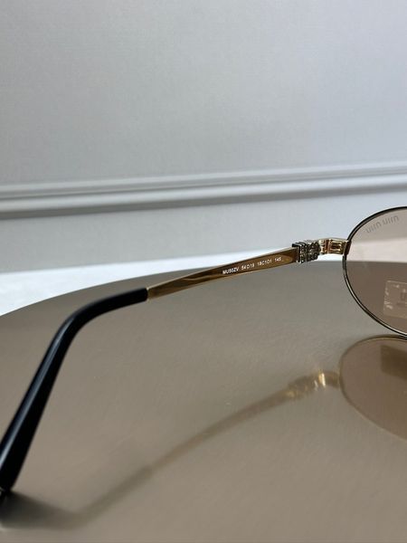 Солнцезащитные очки Miu Miu MU 50ZV золотые овальные металлические, светло-коричневая линза, женские