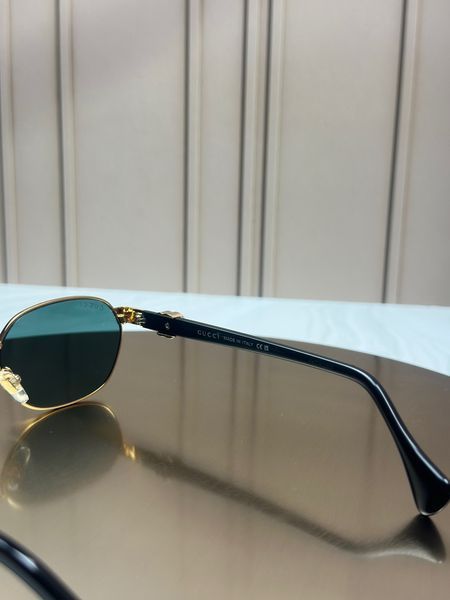Сонцезахисні окуляри Gucci GG1593S золоті геометричні зелена лінза унісекс