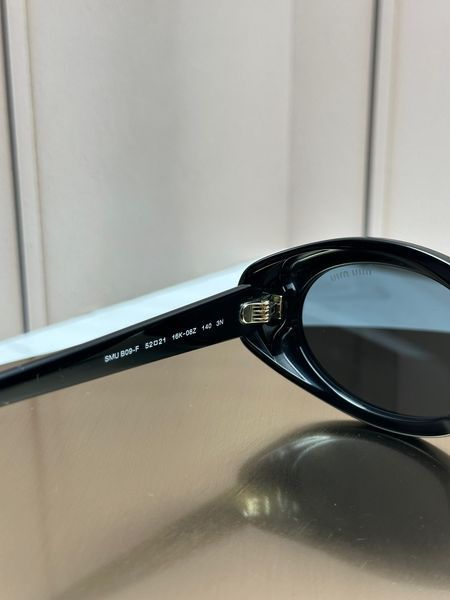 Сонцезахисні окуляри Miu Miu SMU B09 чорні овальні ацетат жіночі