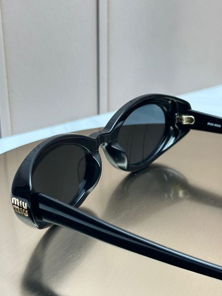 Сонцезахисні окуляри Miu Miu SMU B09 чорні овальні ацетат жіночі
