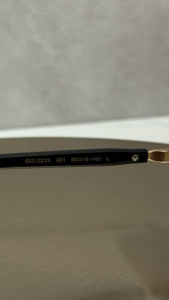 Сонцезахисні окуляри Gucci GG1221S безоправні золото-чорні прямокутні унісекс