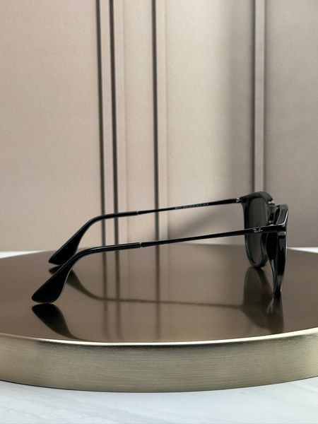 Солнцезащитные очки Ray-Ban Erika RB4171 черные глянцевые, зеленая линза, поляризованные, круглые, женские