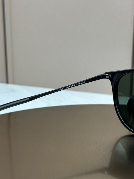 Солнцезащитные очки Ray-Ban Erika RB4171 черные глянцевые, зеленая линза, поляризованные, круглые, женские