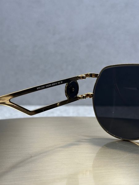 Сонцезахисні окуляри Versace VE2225 золоті пілоти темна лінза Медуза унісекс