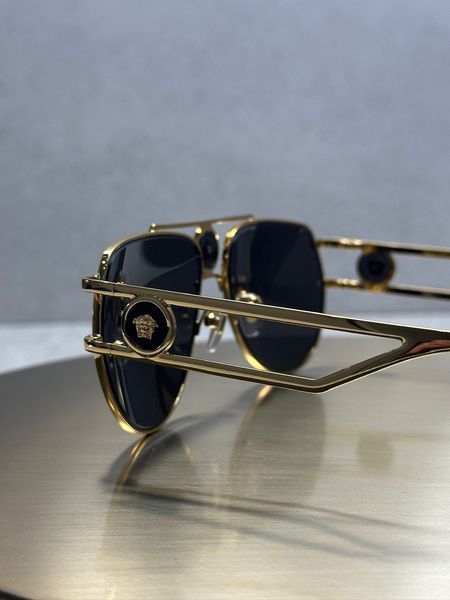 Сонцезахисні окуляри Versace VE2225 золоті пілоти темна лінза Медуза унісекс
