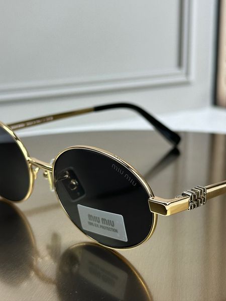 Солнцезащитные очки Miu Miu MU 50ZV золотые овальные металлические, черная линза, женские