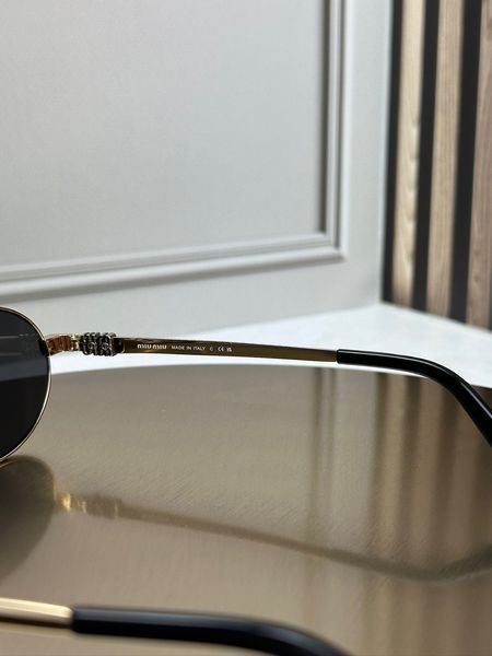Солнцезащитные очки Miu Miu MU 50ZV золотые овальные металлические, черная линза, женские