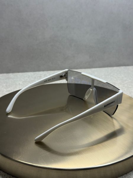 Сонцезахисні окуляри Burberry BE4291 300787 White/Grey Force137 фото
