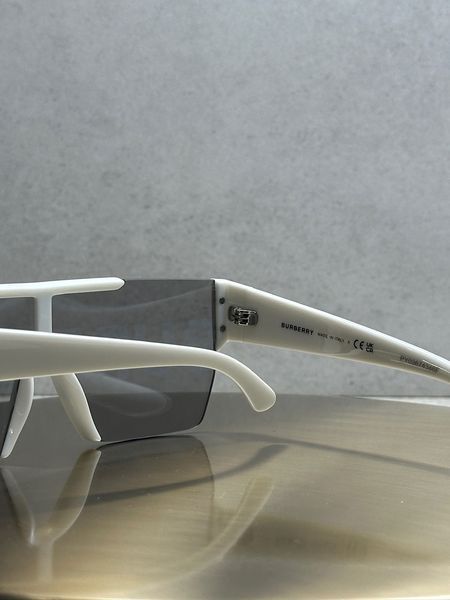 Сонцезахисні окуляри Burberry BE4291 300787 White/Grey Force137 фото
