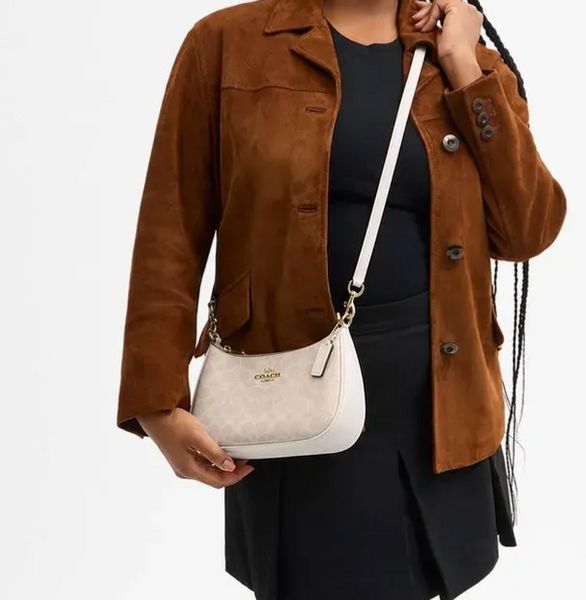 Женская сумка Coach Teri Shoulder Bag Signature Canvas Light Khaki Кросбоди Багет Белая
