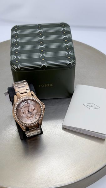 Женские часы Fossil Riley ES2811 с кристаллами Swarovski и хронографом (Розовое золото)