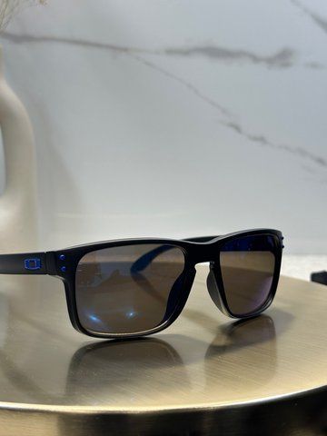 Солнцезащитные очки Oakley Holbrook OO9102 54 мм - черная оправа, синяя зеркальная линза, унисекс