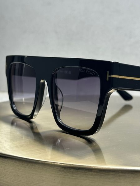 Сонцезахисні окуляри Tom Ford Renee FT 0847 Black/Grey Force148 фото