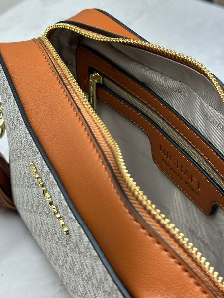 Жіноча сумка через плече Michael Kors Jet Set біло-коричнева з монограмою