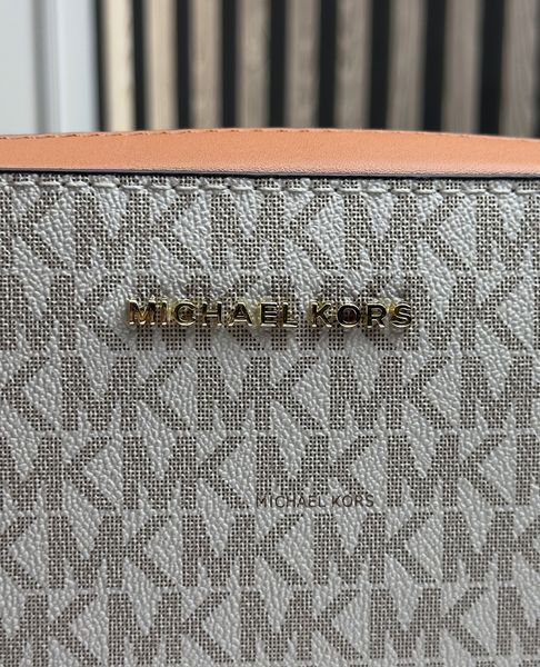 Жіноча сумка через плече Michael Kors Jet Set біло-коричнева з монограмою
