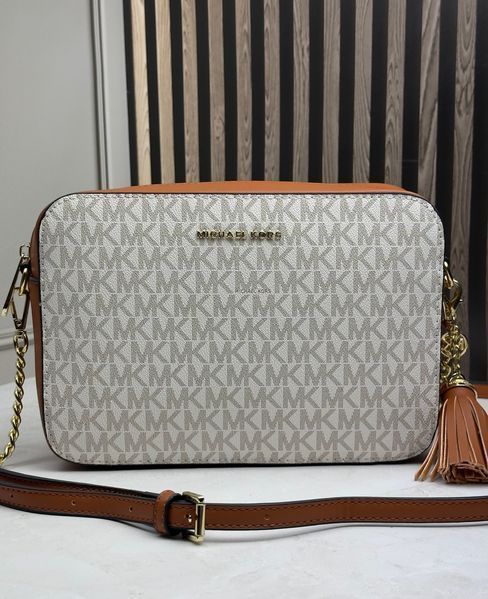 Жіноча сумка через плече Michael Kors Jet Set біло-коричнева з монограмою