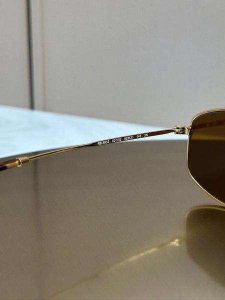 Сонцезахисні окуляри Ray-Ban RB3832 золото, коричнева лінза B15, прямокутні, унісекс, оригінал RBN02817 фото