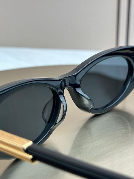 Сонцезахисні окуляри Bottega Veneta BV1447S чорні котяче око жіночі