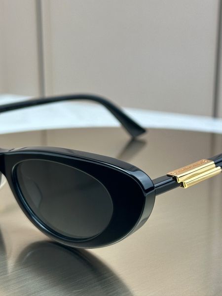 Сонцезахисні окуляри Bottega Veneta BV1447S чорні котяче око жіночі