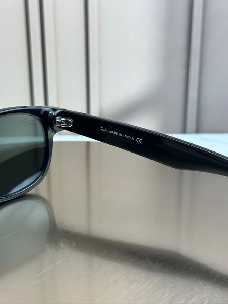 Солнцезащитные очки Ray-Ban New Wayfarer RB2132 черные, зеленая линза G15, унисекс, классика