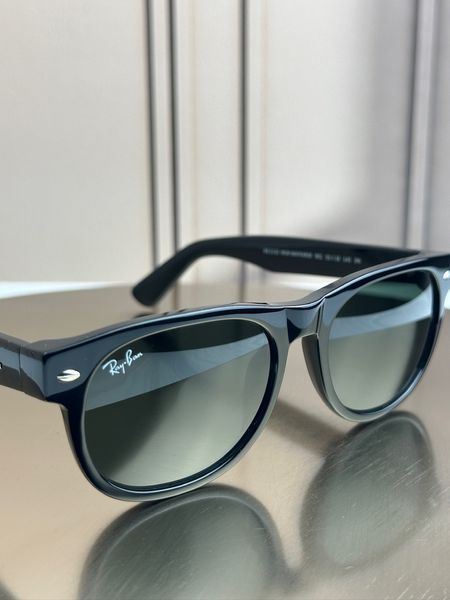Солнцезащитные очки Ray-Ban New Wayfarer RB2132 черные, зеленая линза G15, унисекс, классика