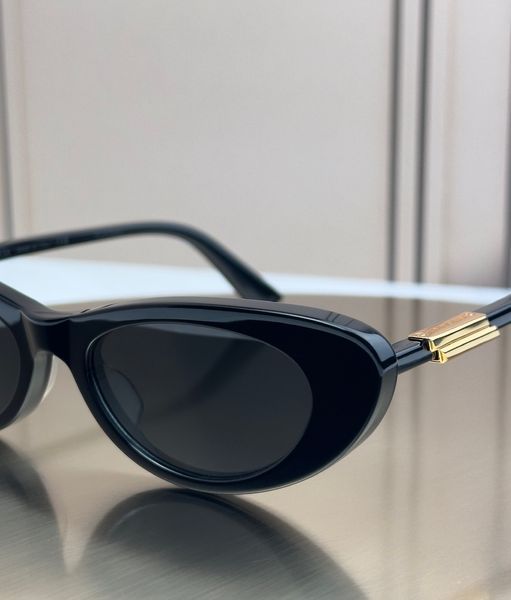 Сонцезахисні окуляри Bottega Veneta BV1447S чорні котяче око жіночі