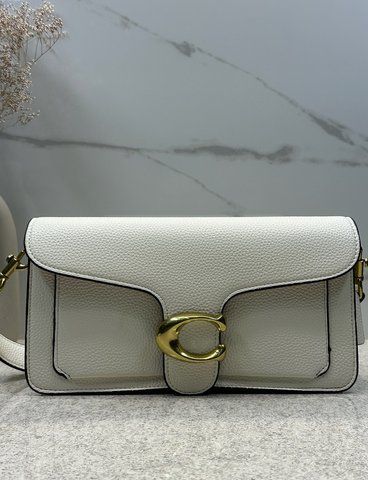 Женская сумка Coach Tabby 26 белая - кожаная сумка кросс-боди с фирменной застежкой C