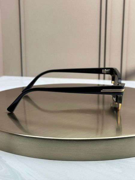 Сонцезахисні окуляри Bottega Veneta BV1431S чорні з золотом котяче око жіночі