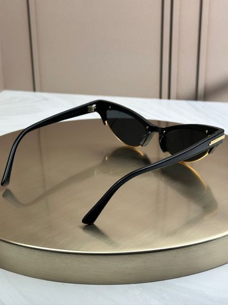 Сонцезахисні окуляри Bottega Veneta BV1431S чорні з золотом котяче око жіночі