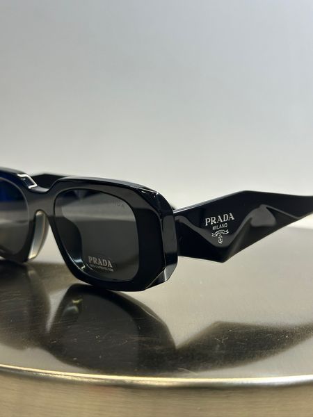 Сонцезахисні окуляри Prada PR17WF Black/Dark Grey Force160 фото