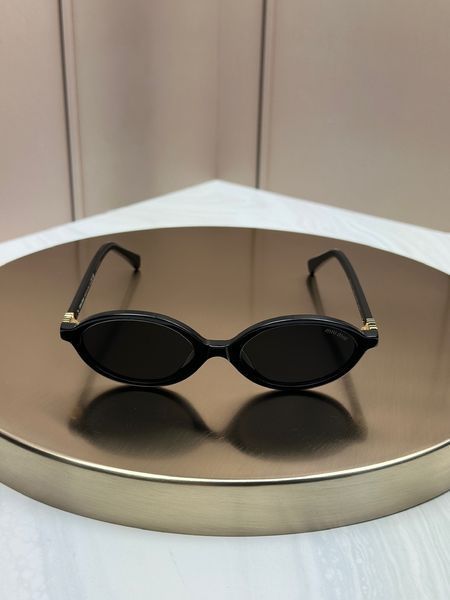 Сонцезахисні окуляри Miu Miu SMU 04Z - F чорні овальні вузькі ацетатні, сіра лінза, жіночі, оригінал MIU72293 фото