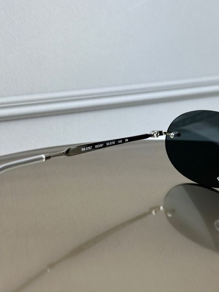 Солнцезащитные очки Ray-Ban RB3767 серебро, темная линза, безободковые, овальные, унисекс
