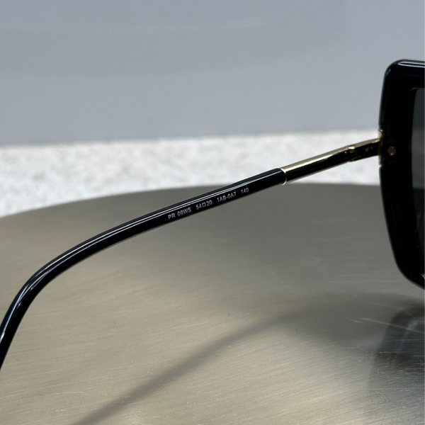 Сонцезахисні окуляри Prada PR 09WS Black/Grey Gradient
