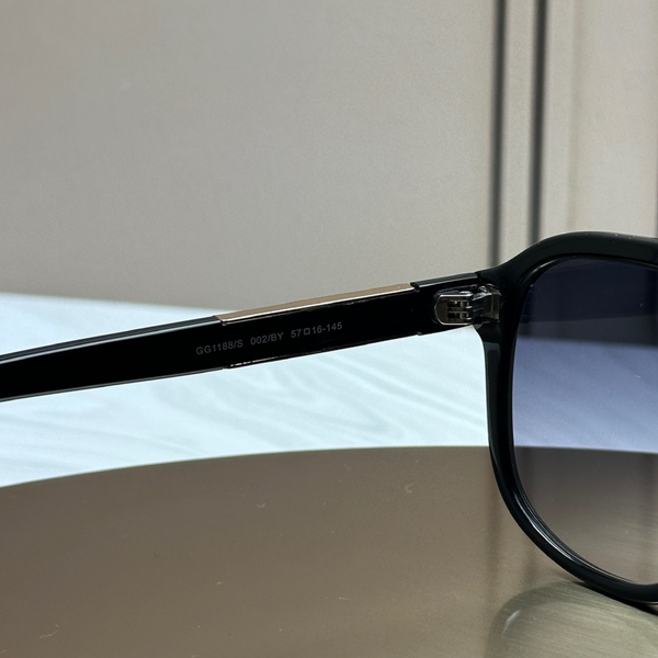 Сонцезахисні окуляри Gucci GG1188S Black/Grey Gradient