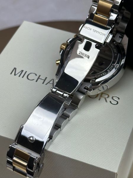 Женские часы Michael Kors Bradshaw MK5974 с хронографом (Серебристый с золотом / Белый циферблат)